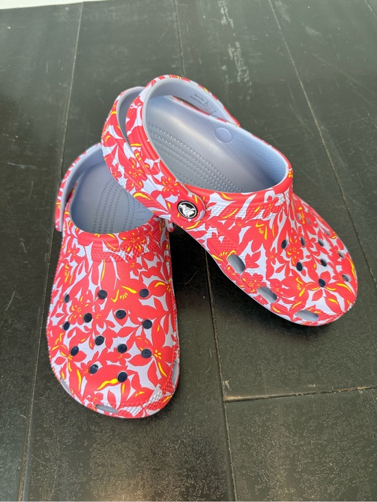 CROCS Shoes - NWOT CROCS Classic Island Floral Clogs - Red and Light Blue